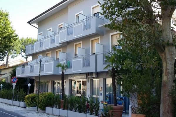 Hotel Ancora Белариа-Игеа Марина Екстериор снимка